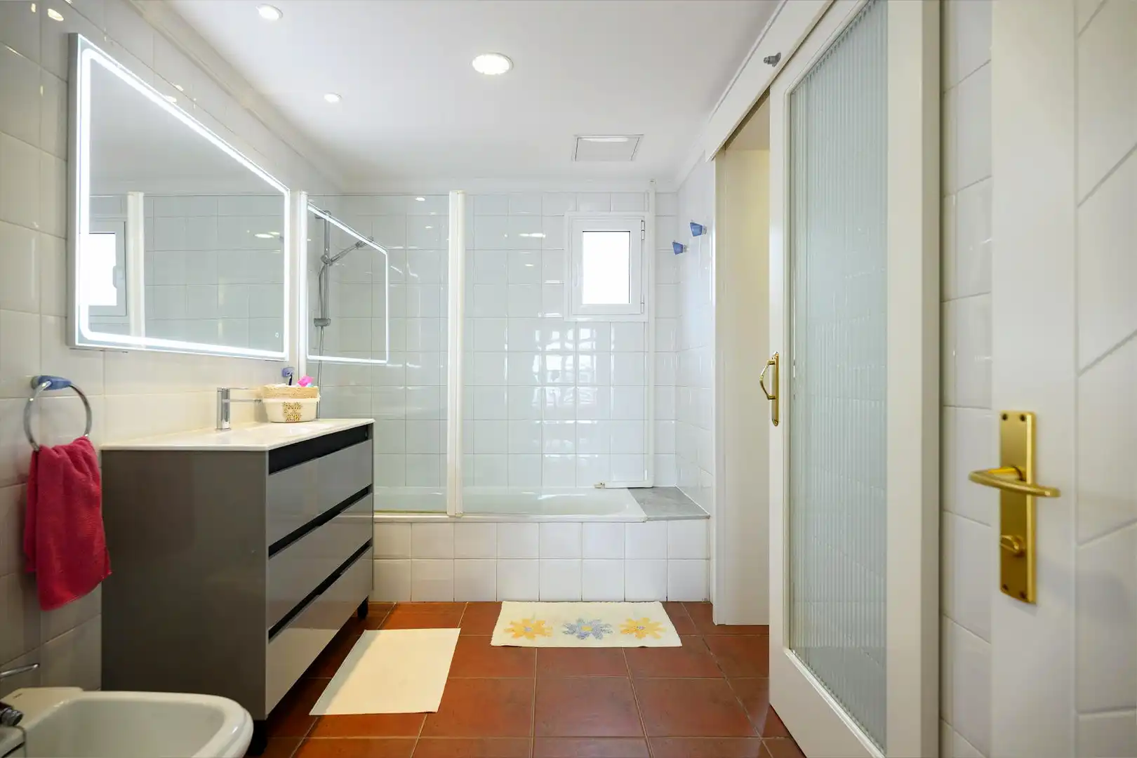 Badezimmer von Einfamilien-Reihenhaus zur Miete in San Bartolomé de Tirajana mit Klimaanlage, Privatgarten und Terrasse