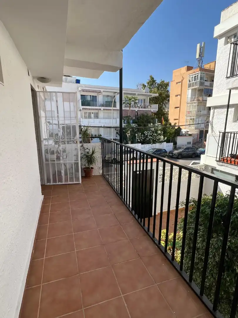 Terrasse von Wohnung zum Verkauf in Benalmádena mit Klimaanlage, Privatgarten und Terrasse