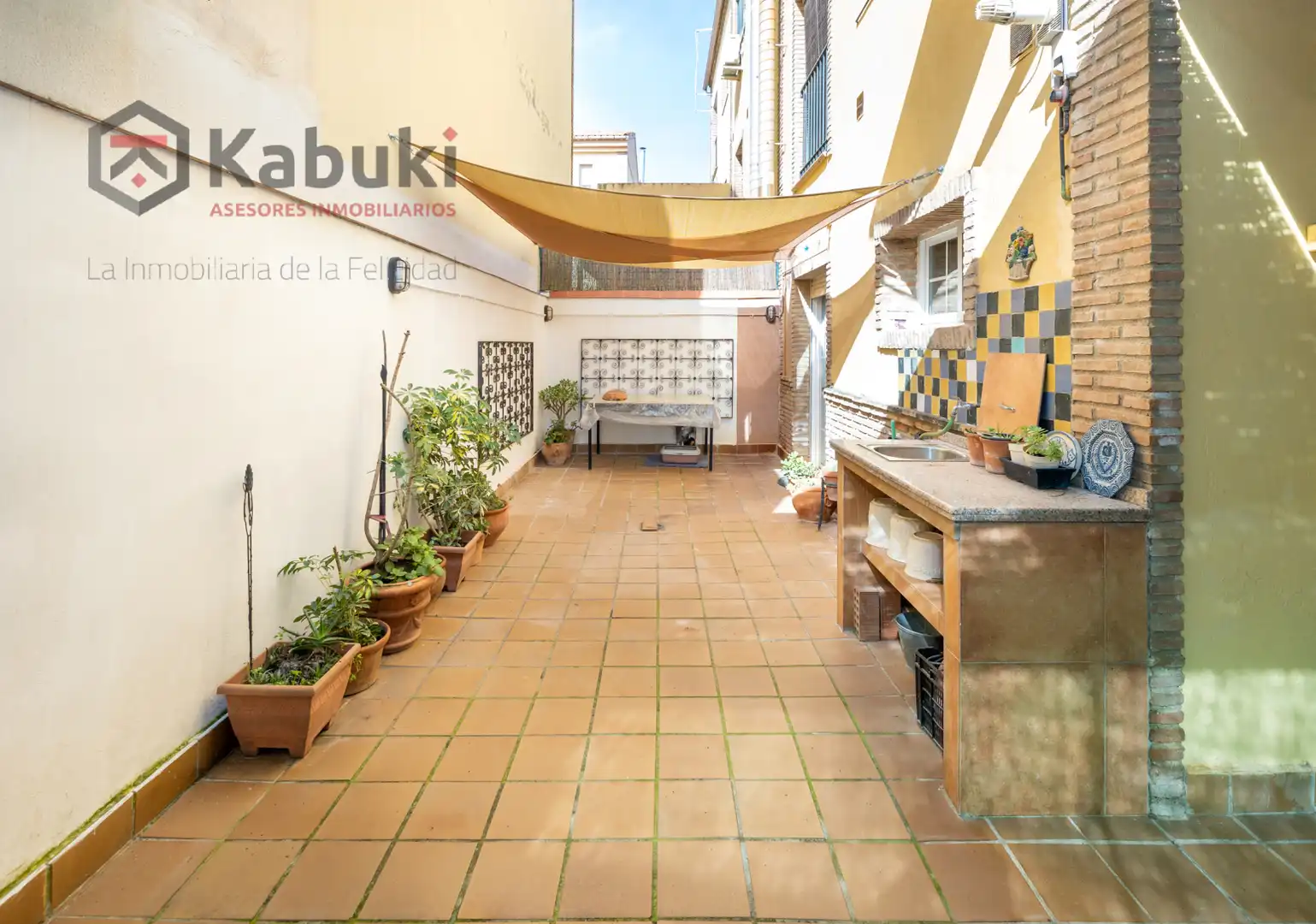 Außenansicht von Einfamilien-Reihenhaus zum Verkauf in Huétor de Santillán mit Heizung und Terrasse
