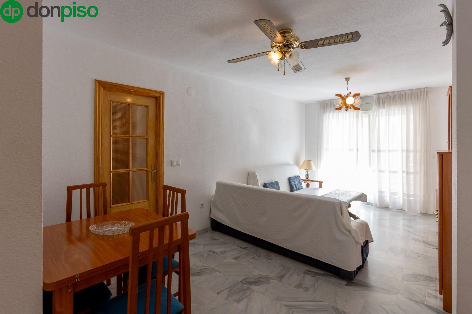 Dormitori de Pis en venda en Almuñécar amb Terrassa i Piscina comunitària