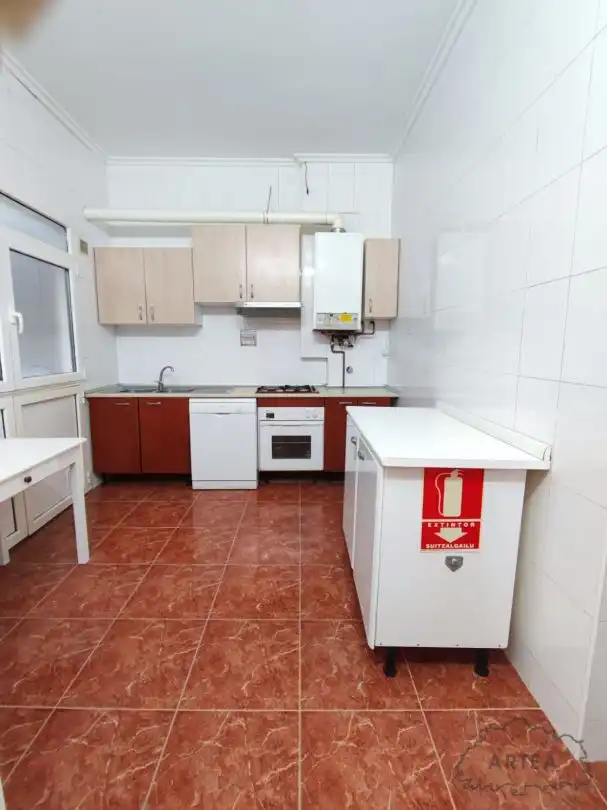 Cocina de Piso de alquiler en Bilbao  con Calefacción, Horno y Lavadora