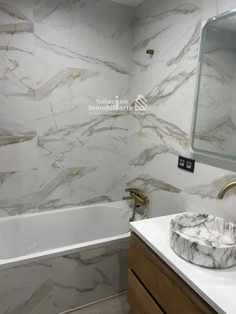 Baño de Apartamento en venta en Salamanca con Aire acondicionado, Calefacción y Trastero