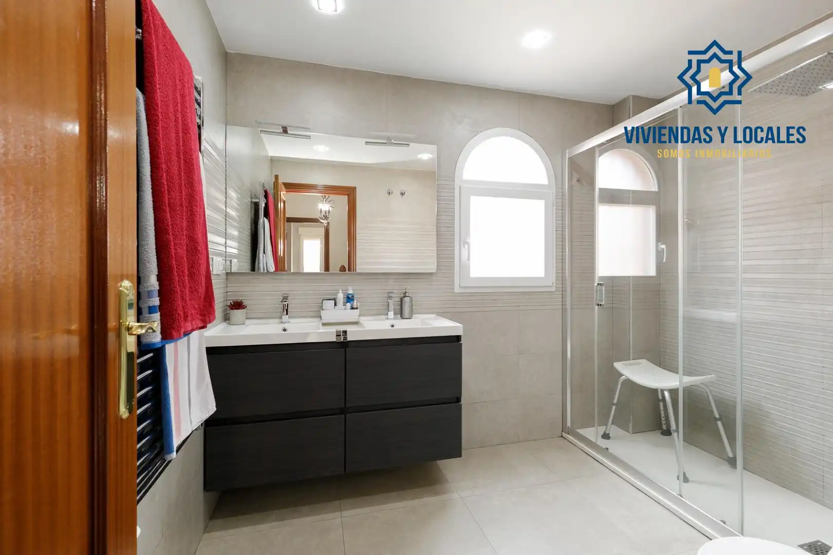 Casa adosada en venta en Angustias - Chana - Encina
