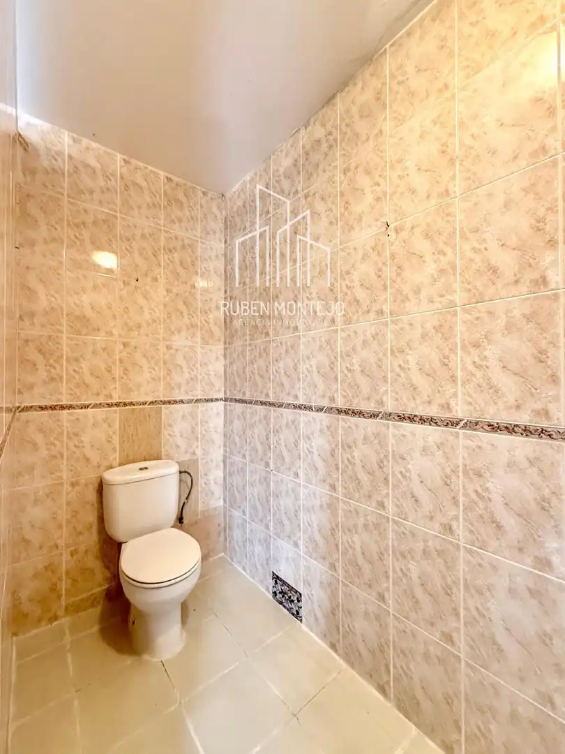 Baño de Local en venta en Robliza de Cojos con Terraza