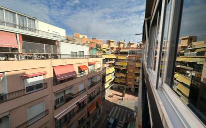 Vista exterior de Àtic en venda en Benidorm amb Aire condicionat, Calefacció i Terrassa