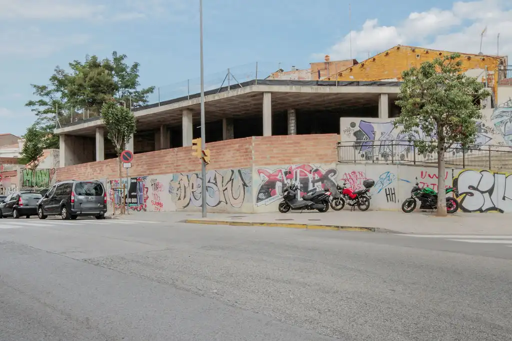 Exterior view of Buildings for sale in Sabadell
