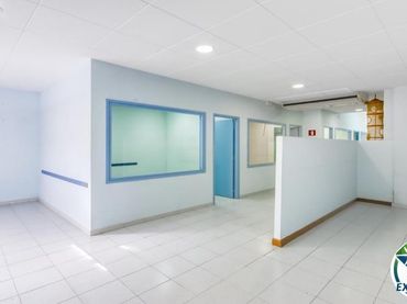 Locale commerciale in vendita a Centre