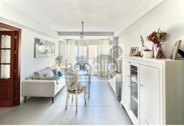 Living room of Flat to rent in  Sevilla Capital  with Air Conditioner and Furnished
