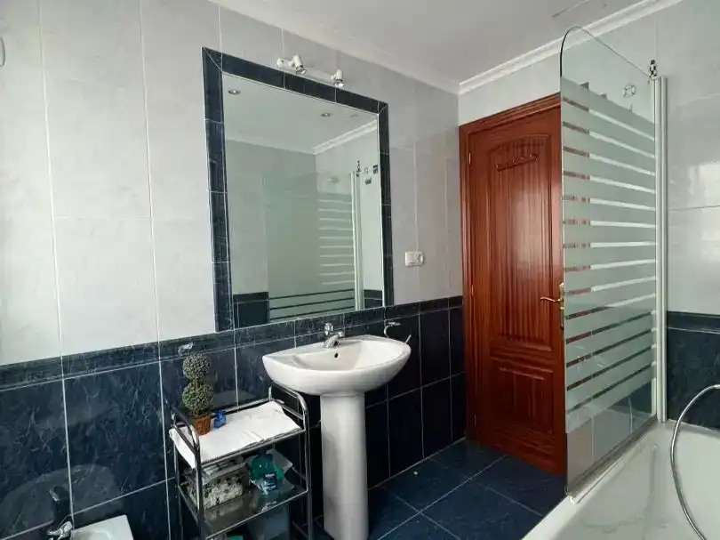 Badezimmer von Wohnung zum Verkauf in Viveiro