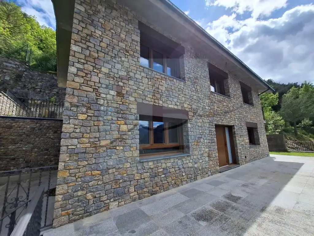 Vista exterior de Casa o chalet en venta en Sant Julià de Lòria