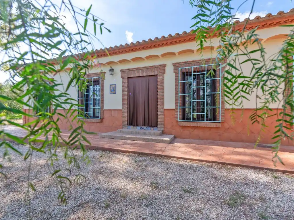 Vista exterior de Finca rústica en venda en Villanueva del Trabuco amb Aire condicionat, Jardí privat i Terrassa