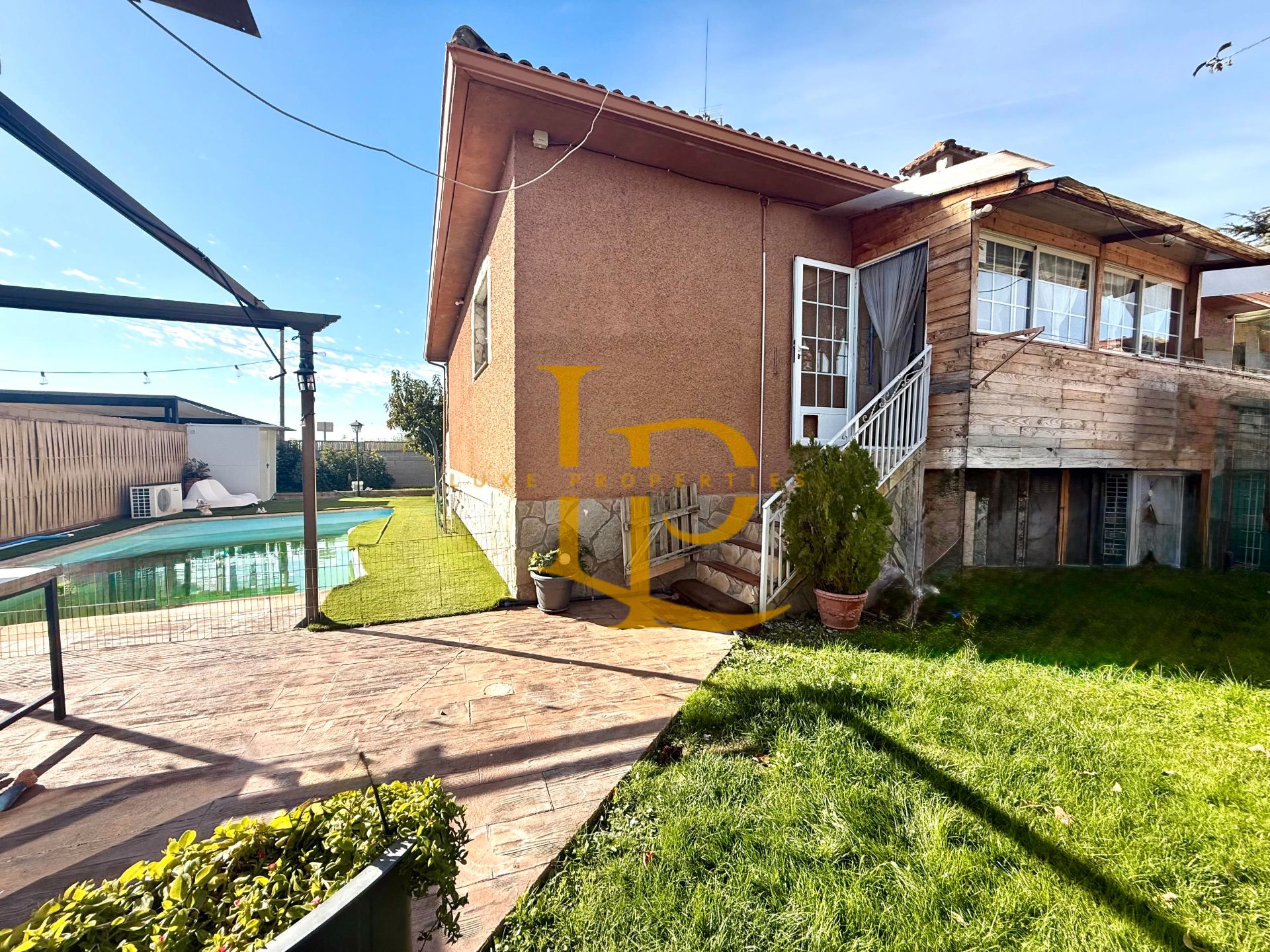 Exterior view of House or chalet for sale in Torrejón del Rey  with Air Conditioner, Heating and Private garden