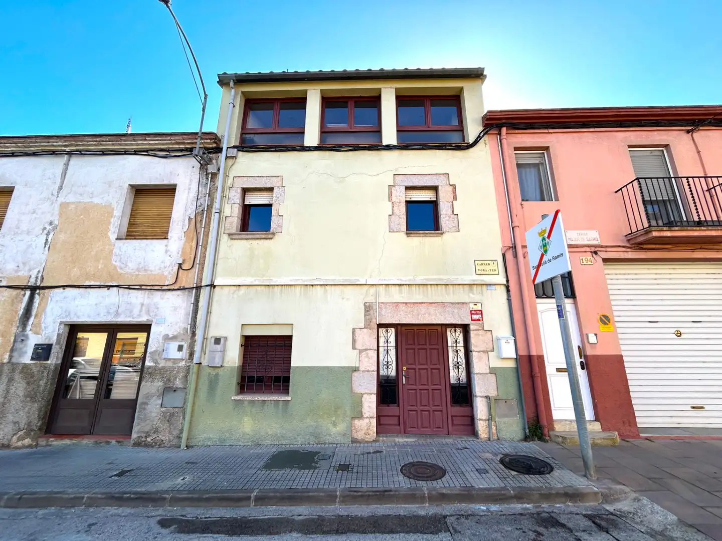 Vista exterior de Casa o xalet en venda en Sant Julià de Ramis amb Jardí privat, Terrassa i Alarma