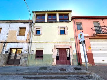 Casa amb jardí en venda a Carrer Vora Ter