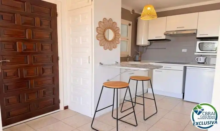 Kitchen of Apartments for sale in Roses  with Community pool