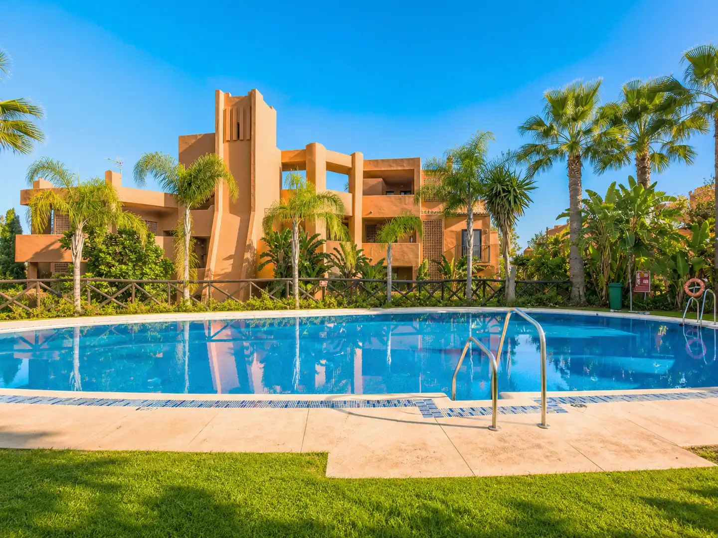 Piscina de Apartament en venda en Estepona amb Aire condicionat, Terrassa i Piscina