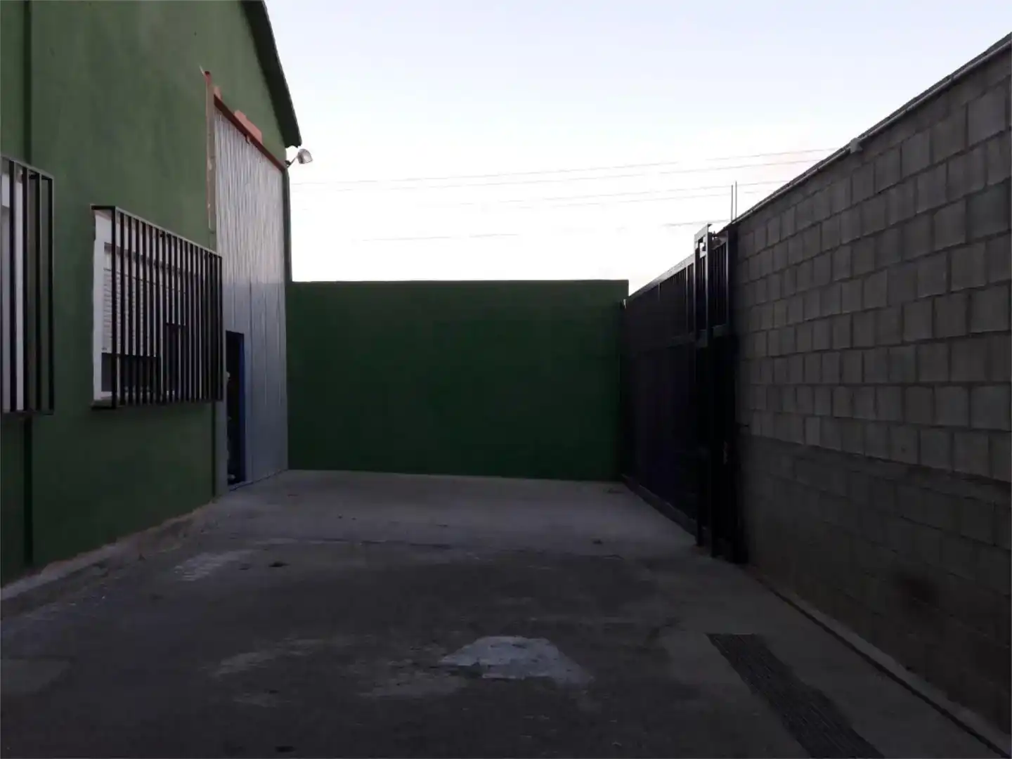 Aparcament de Nau industrial en venda en Cortes