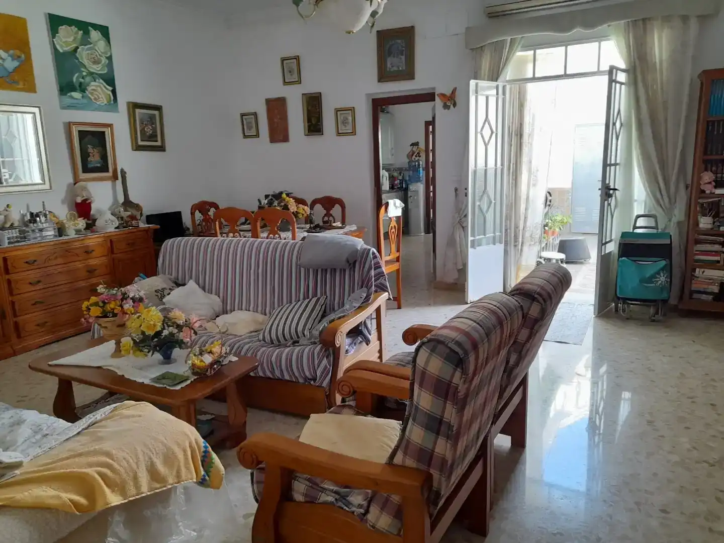 Sala d'estar de Casa adosada en venda en Hinojos
