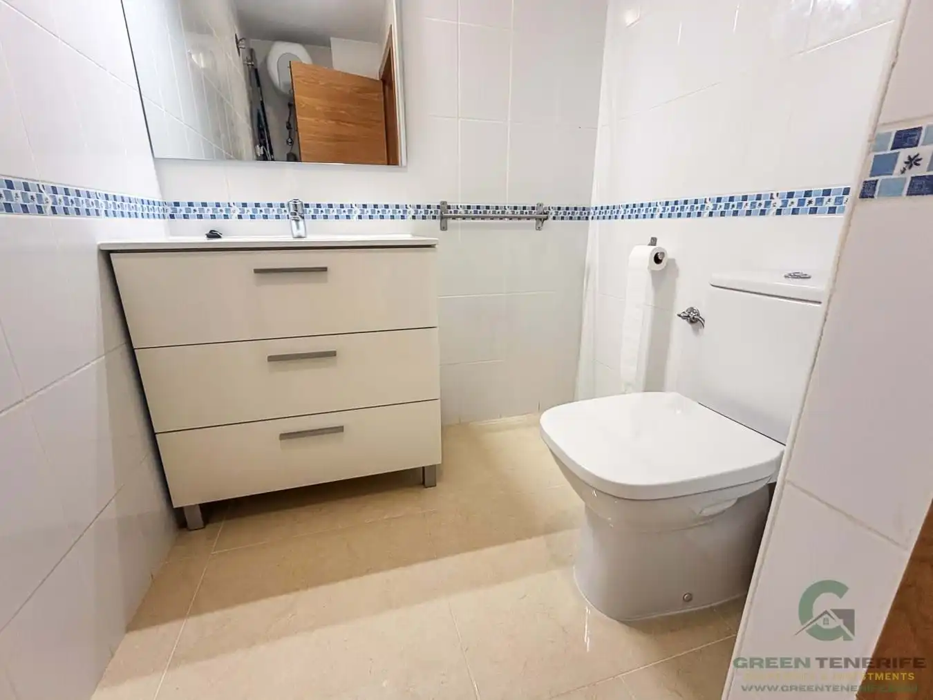 Baño de Piso en venta en Arona con Terraza, Amueblado y Balcón
