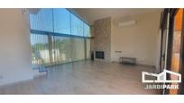 Sala d'estar de Casa o xalet en venda en Terrassa amb Aire condicionat, Terrassa i Piscina