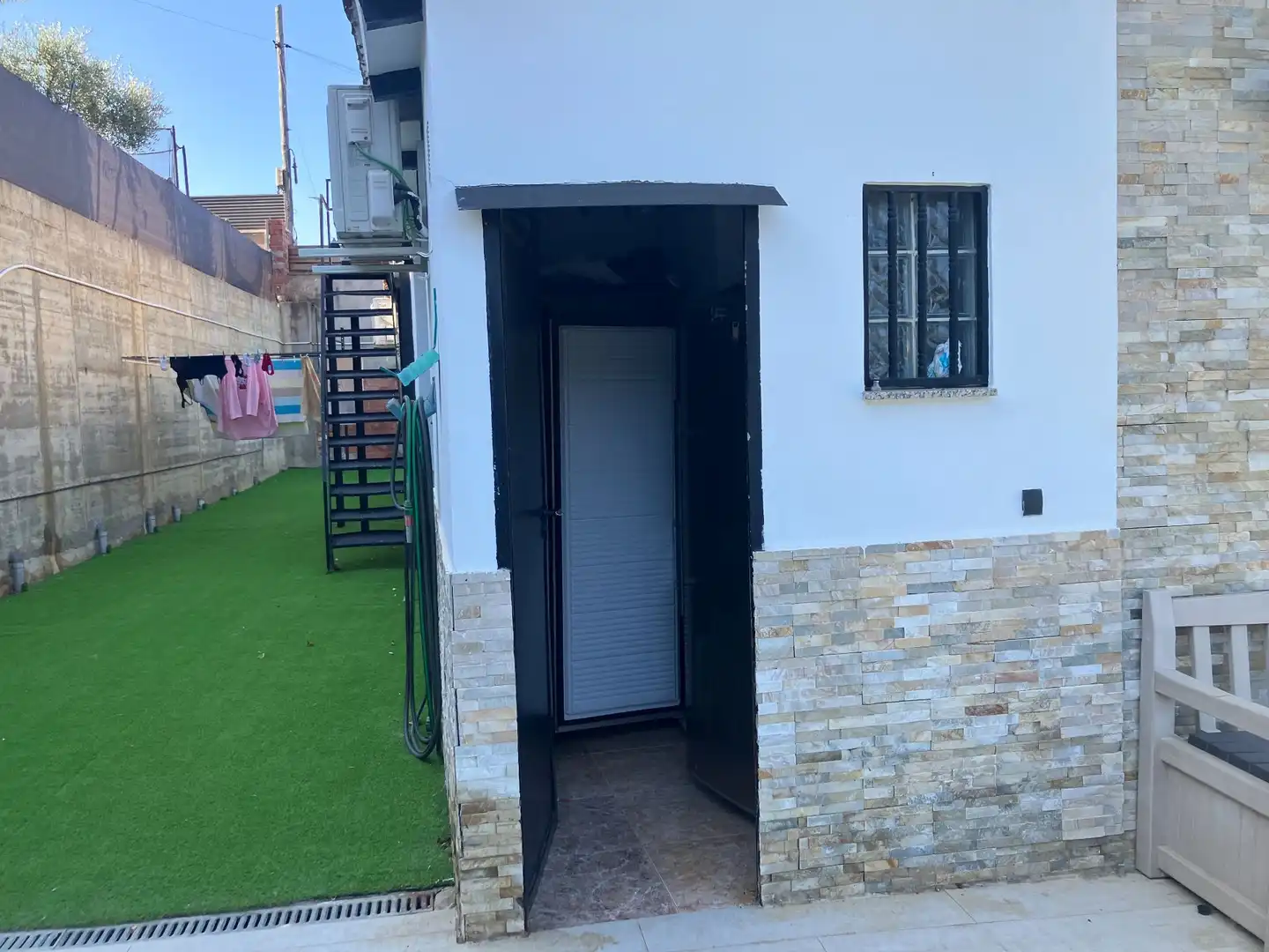Vista exterior de Casa o chalet en venta en Terrassa con Calefacción, Jardín privado y Piscina
