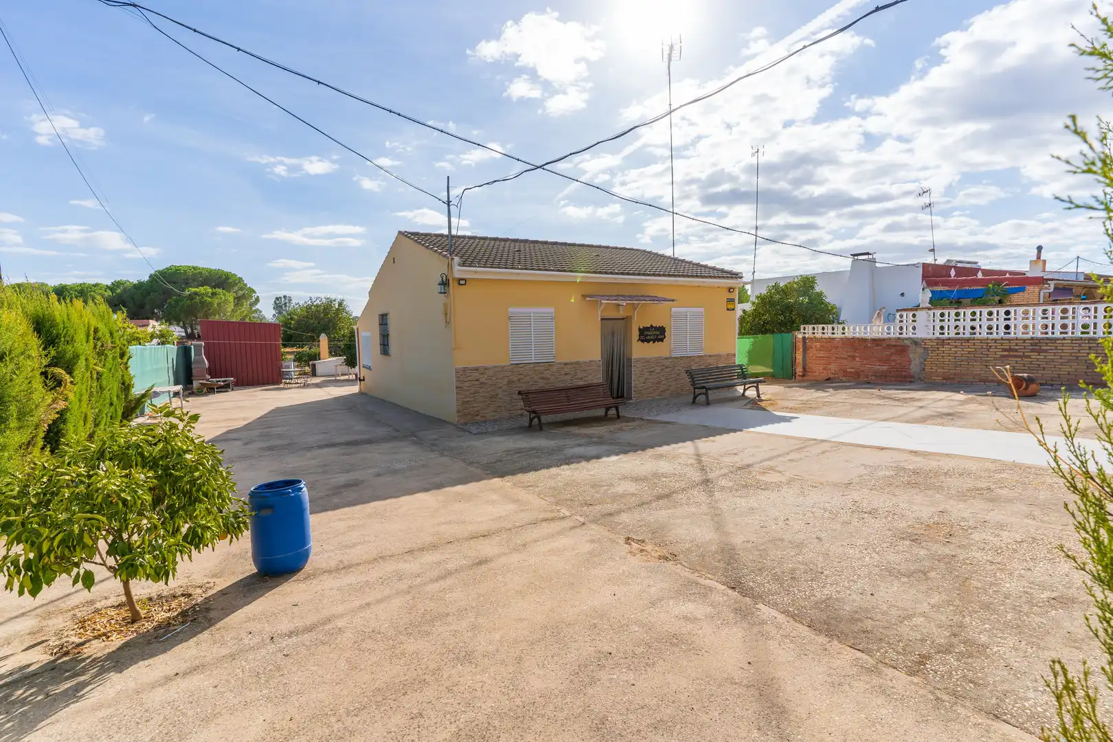 Vista exterior de Finca rústica en venta en Bonares con Aire acondicionado, Jardín privado y Terraza