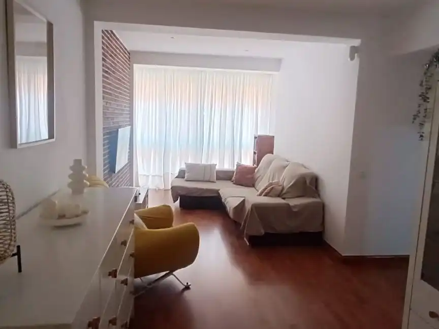 Sala de estar de Piso en venta en Almería con Parquet, Amueblado y Lavadora