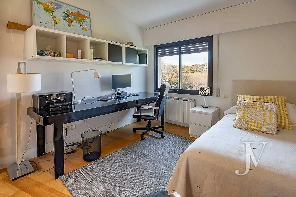 Habitación de Casa o chalet en venta en Ciudalcampo con Aire acondicionado, Calefacción y Jardín privado