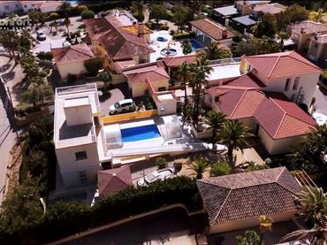 Detached house with pool for sale in Montebello - Nou Espai
