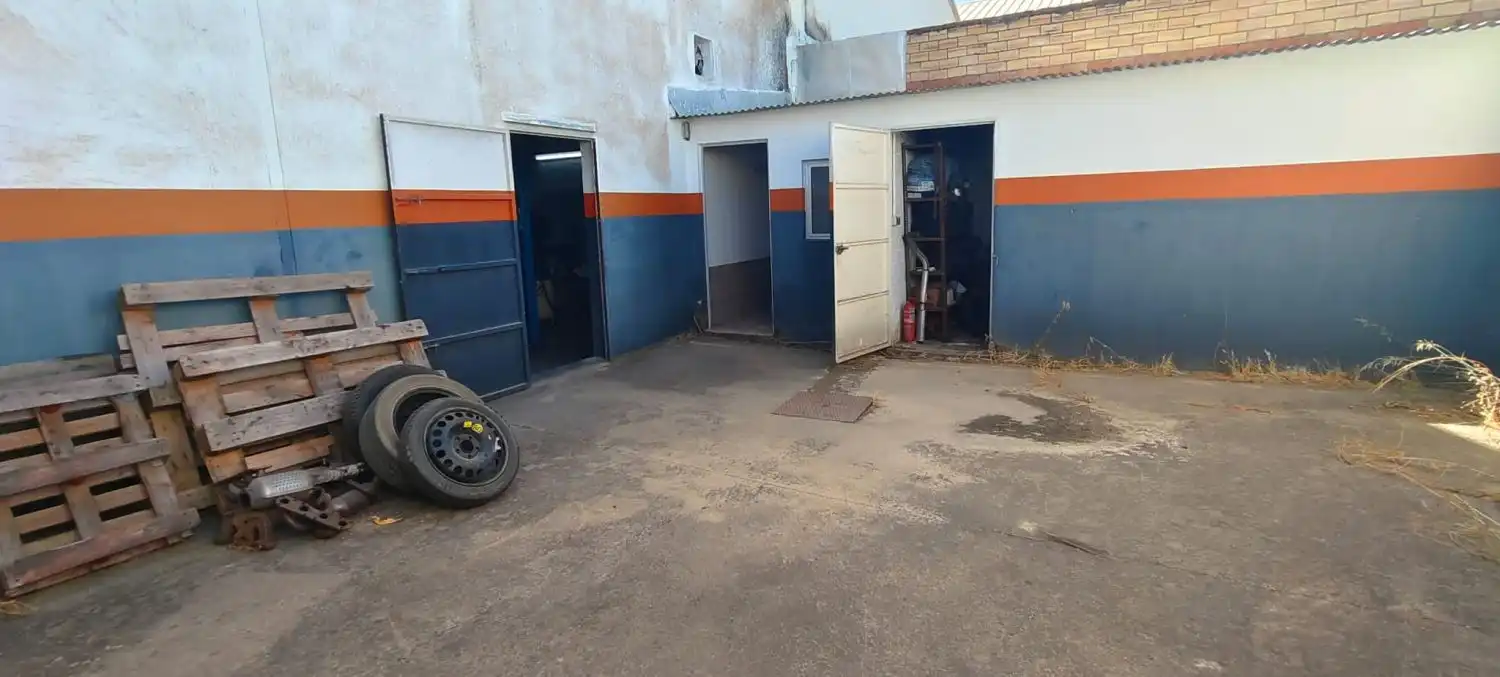 Aparcament de Nau industrial en venda en Gibraleón
