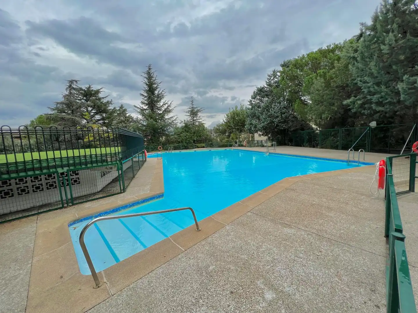 Piscina de Pis en venda en Collado Villalba amb Calefacció, Terrassa i Traster