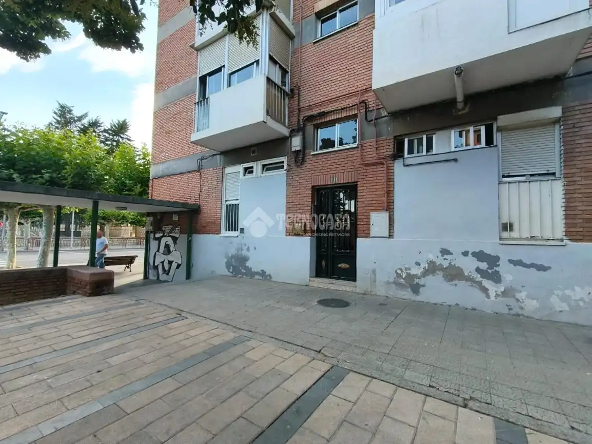 Vista exterior de Piso en venta en Palencia con Trastero y Balcón