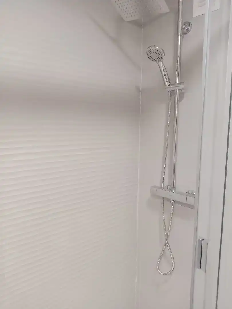 Bathroom of Flat for rent in Vigo   with Parquet flooring, Furnished and Balcony