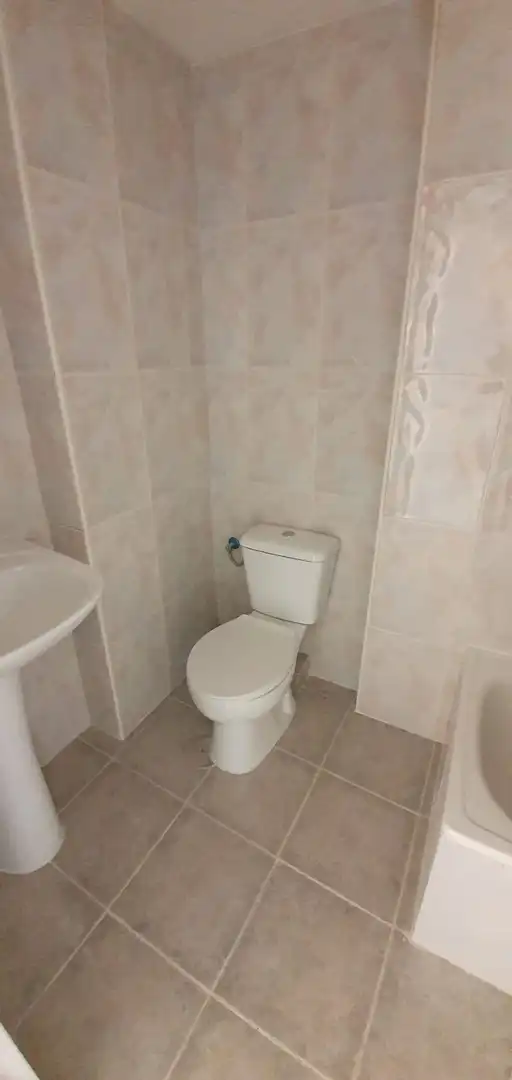 Bathroom of Flat for sale in Madrid