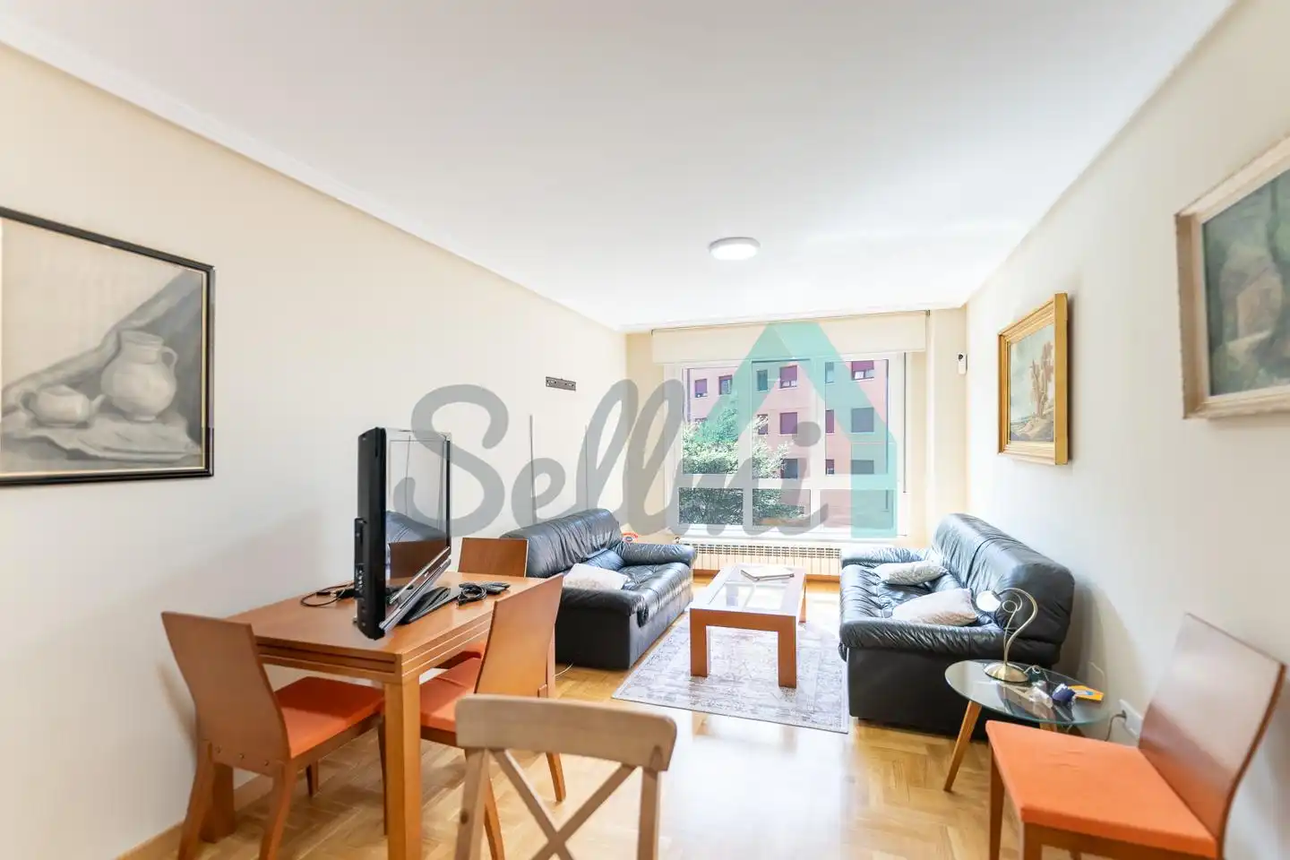 Living room of Flat for rent in Oviedo   with Heating, Parquet flooring and Storage room