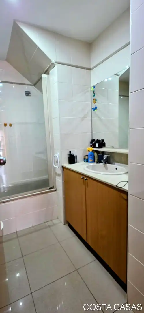 Bathroom of Duplexes for sale in Castelldefels  with Air Conditioner, Heating and Parquet flooring