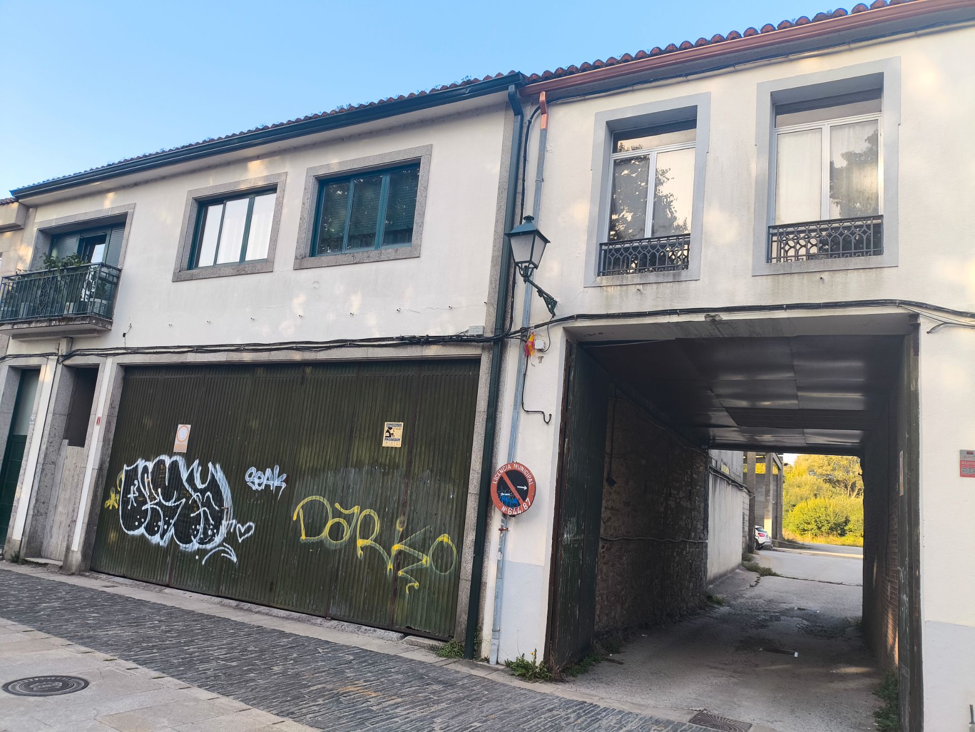 Exterior view of Building for sale in Santiago de Compostela 