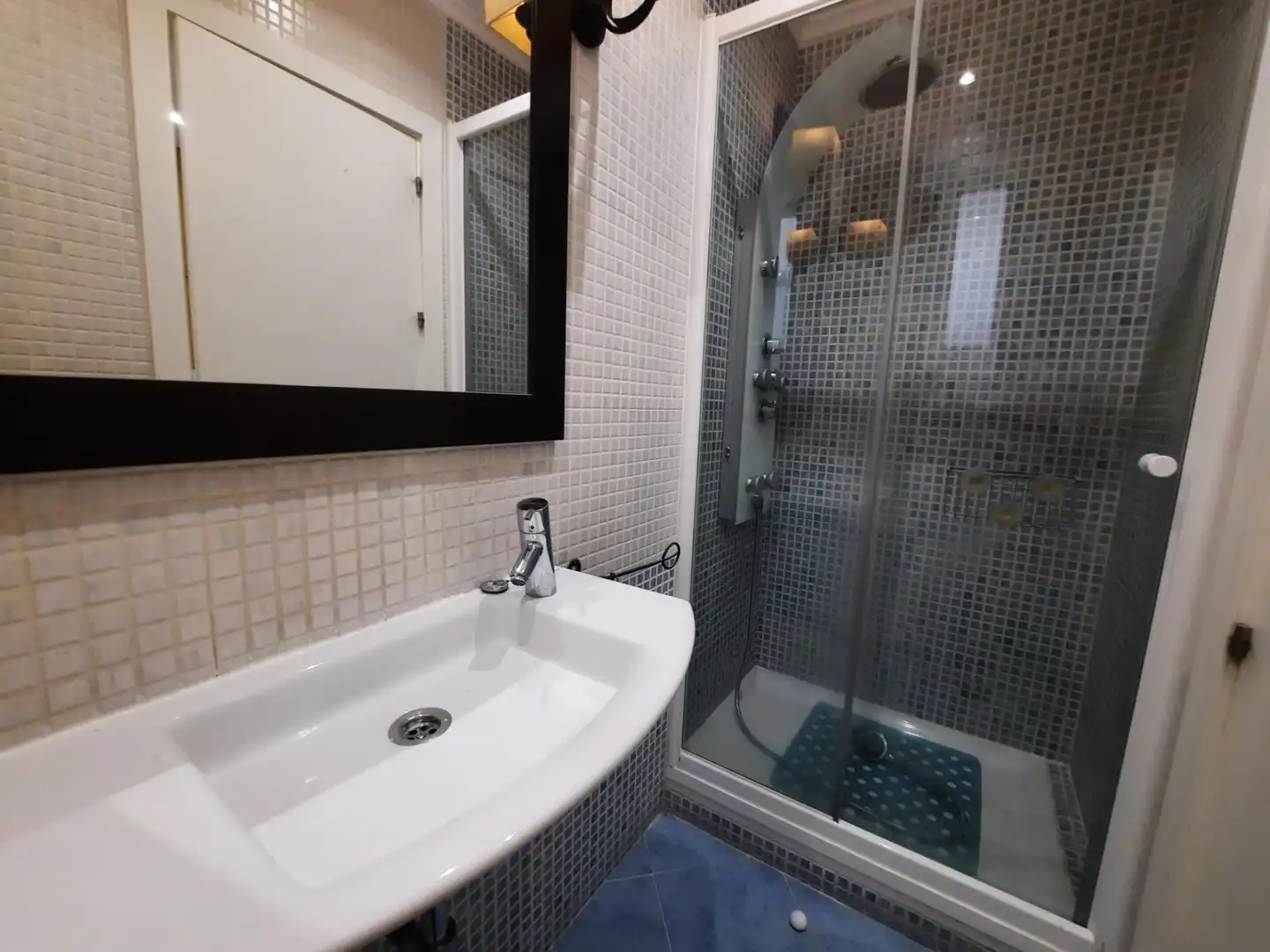Badezimmer von Wohnung zur Miete in Madrid mit Klimaanlage, Heizung und Parkett