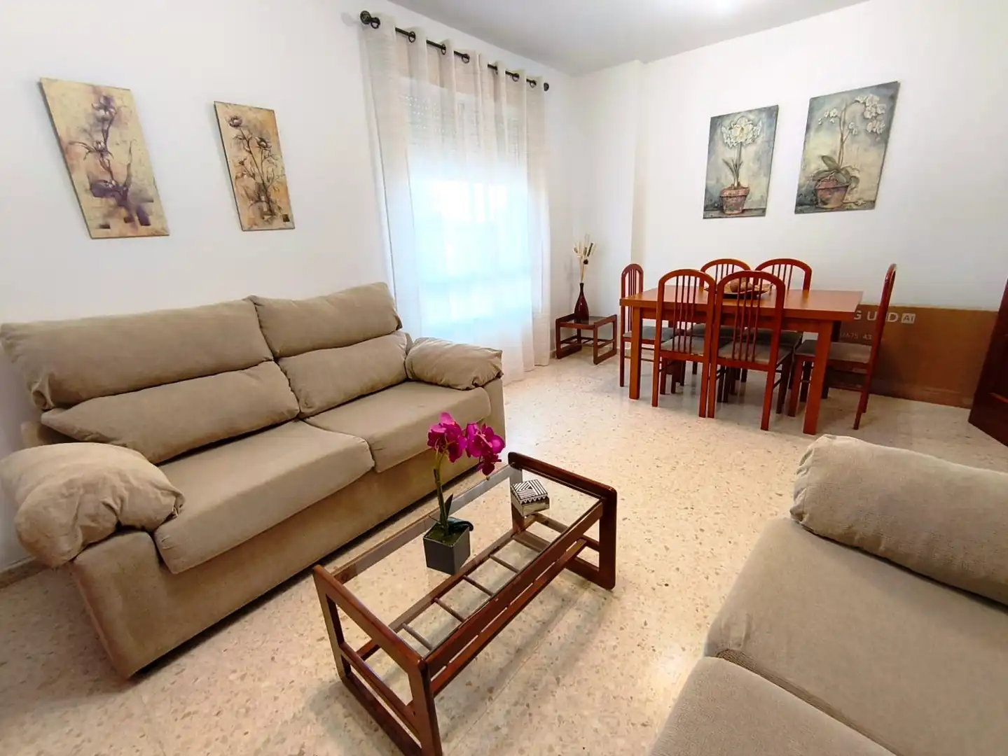 Living room of Flat for rent in Badajoz  with Air Conditioner, Furnished and Oven
