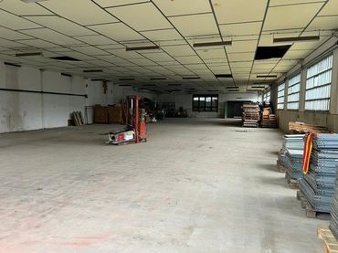 Nave industrial con ascensor en alquiler en Carrer de la Ginesta 2B