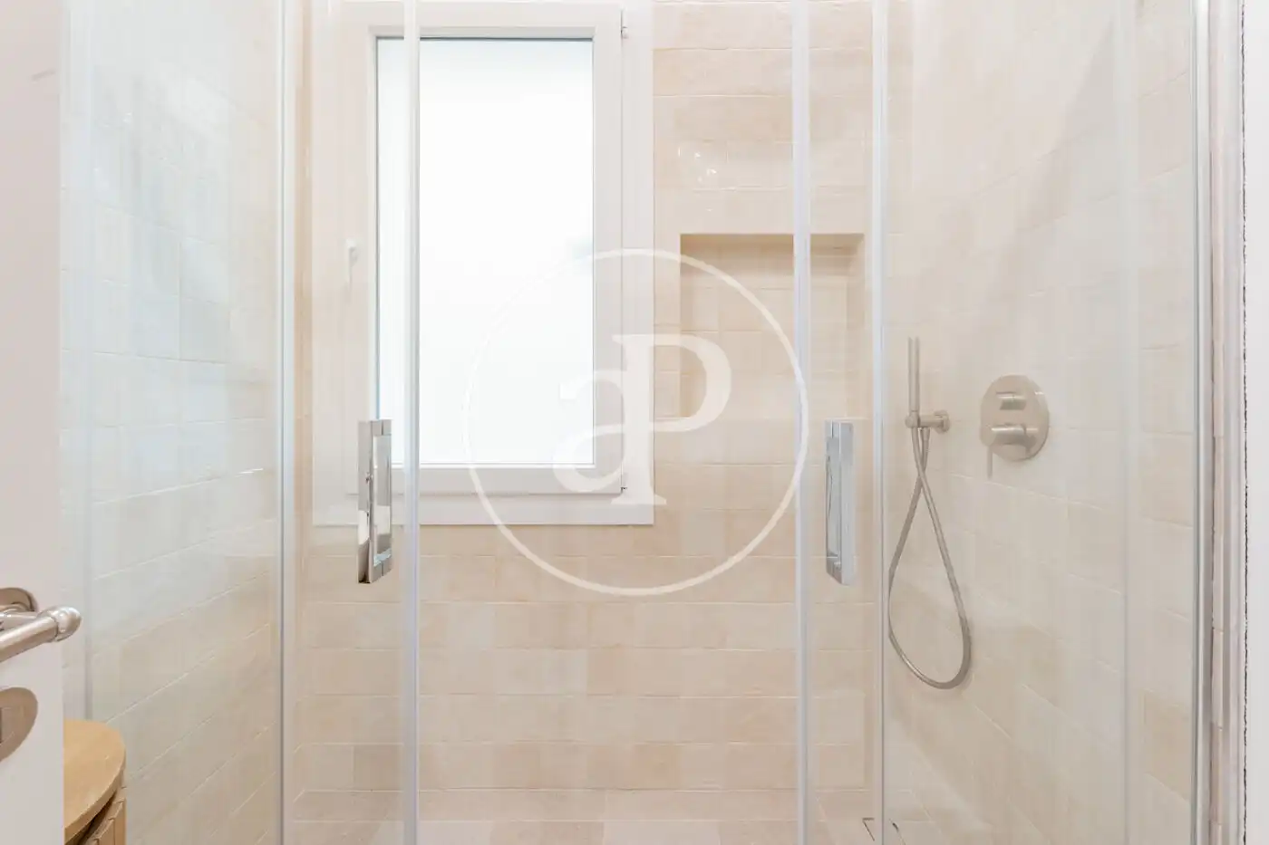 Bathroom of Flat for sale in Madrid  with Air Conditioner and Heating