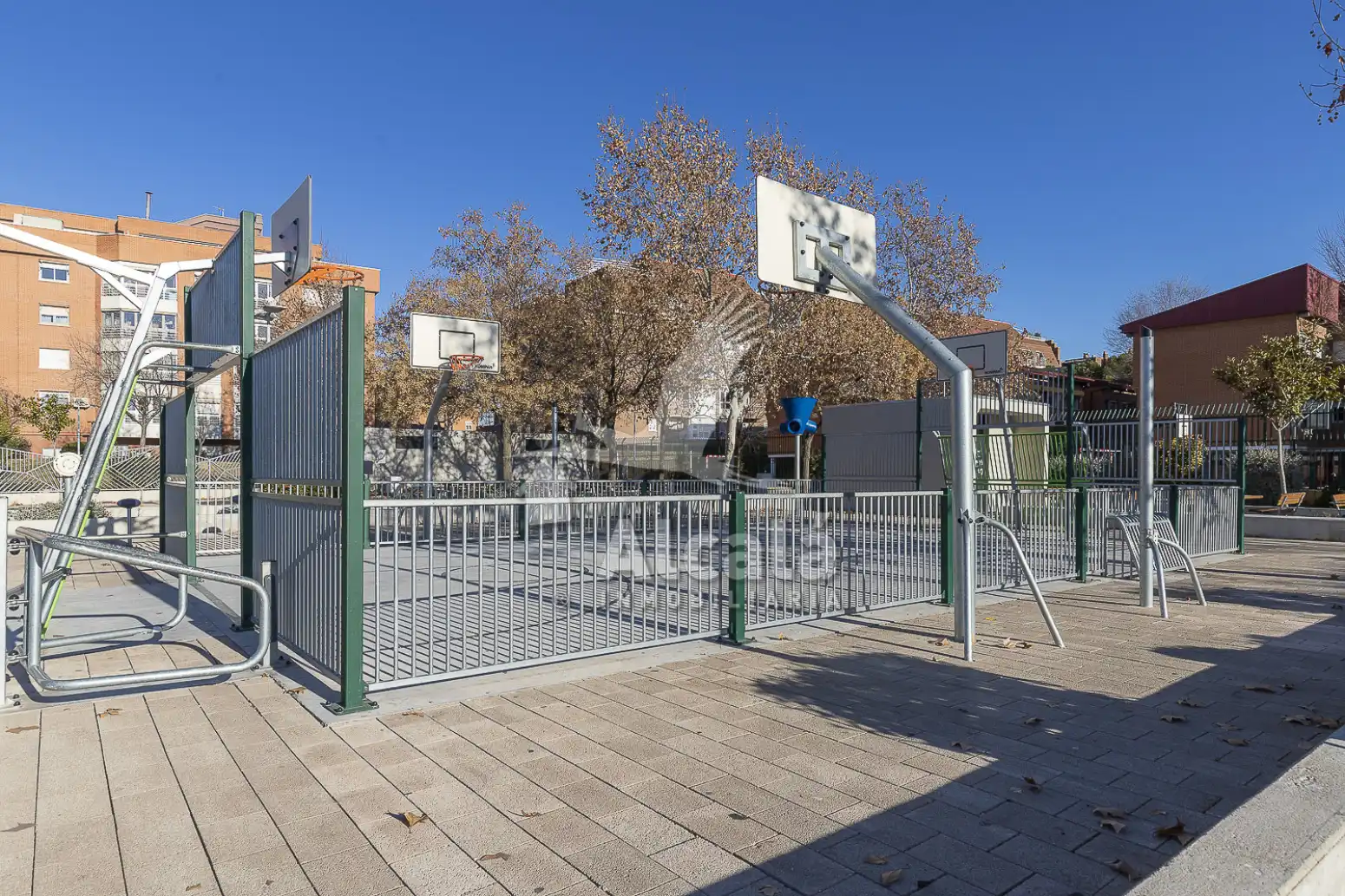 Exterior view of Flat for sale in Alcalá de Henares  with Air Conditioner, Heating and Private garden