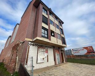 Exterior view of Flat for sale in León Capital   with Terrace and Storage room