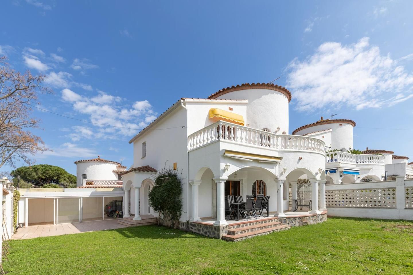 Exterior view of House or chalet for sale in Empuriabrava  with Air Conditioner, Private garden and Terrace