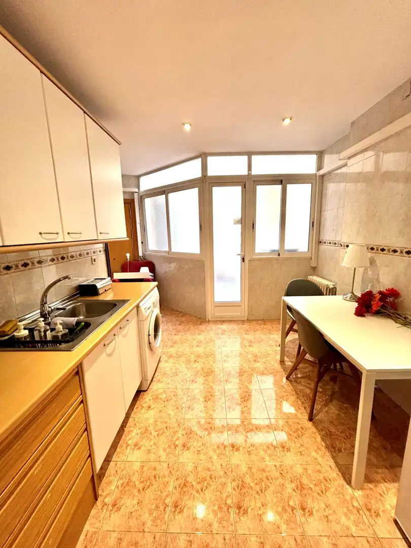 Kitchen of Flat for rent in Madrid  with Air Conditioner, Heating and Parquet flooring