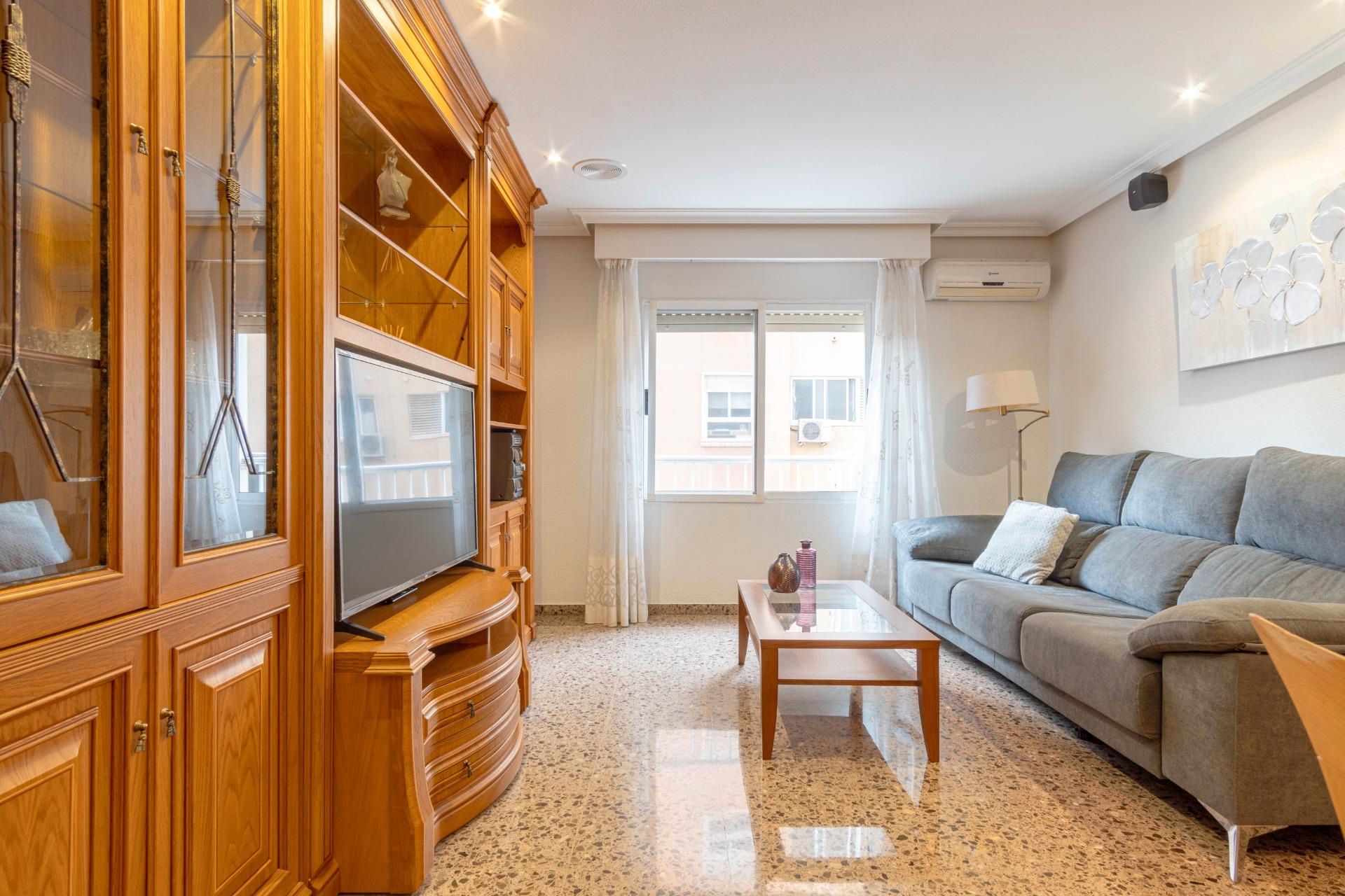 Living room of Flat for sale in Elche / Elx  with Air Conditioner, Furnished and Oven