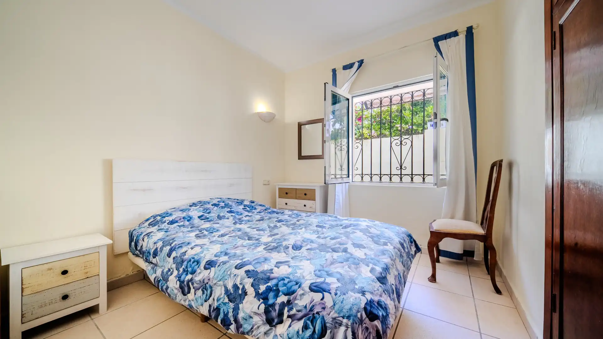 Dormitori de Casa o xalet en venda en Manilva amb Aire condicionat i Terrassa