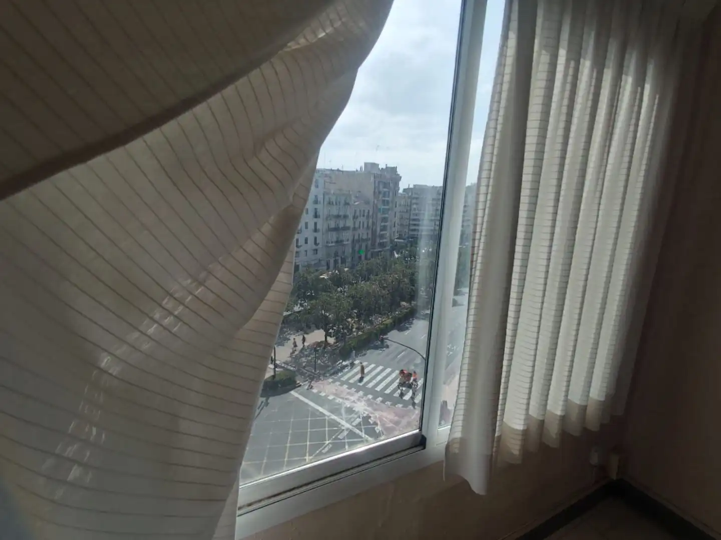 Schlafzimmer von Büro zur Miete in Valencia mit Klimaanlage