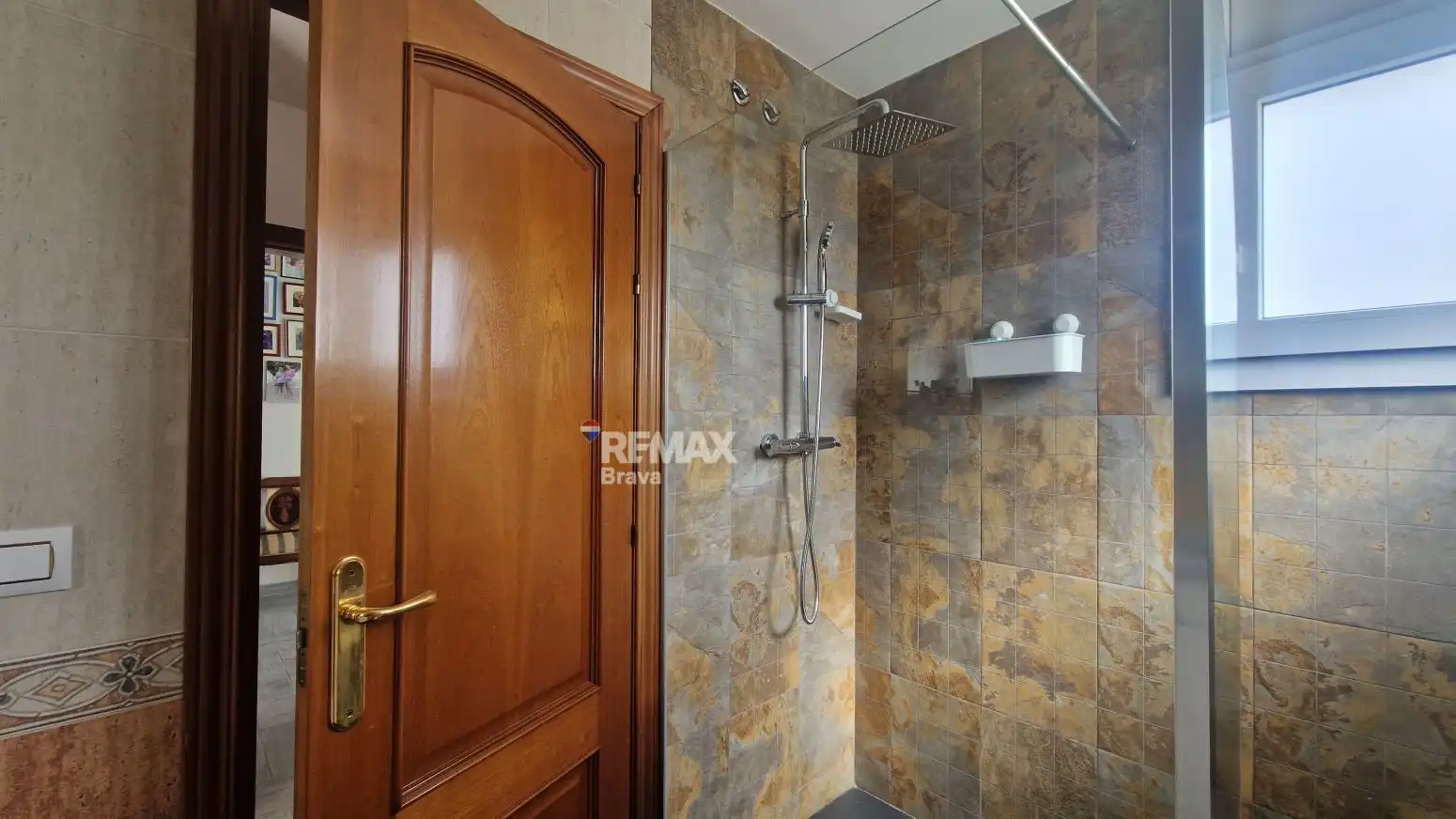 Bathroom of Houses for sale in Roses  with Air Conditioner, Private garden and Parquet flooring