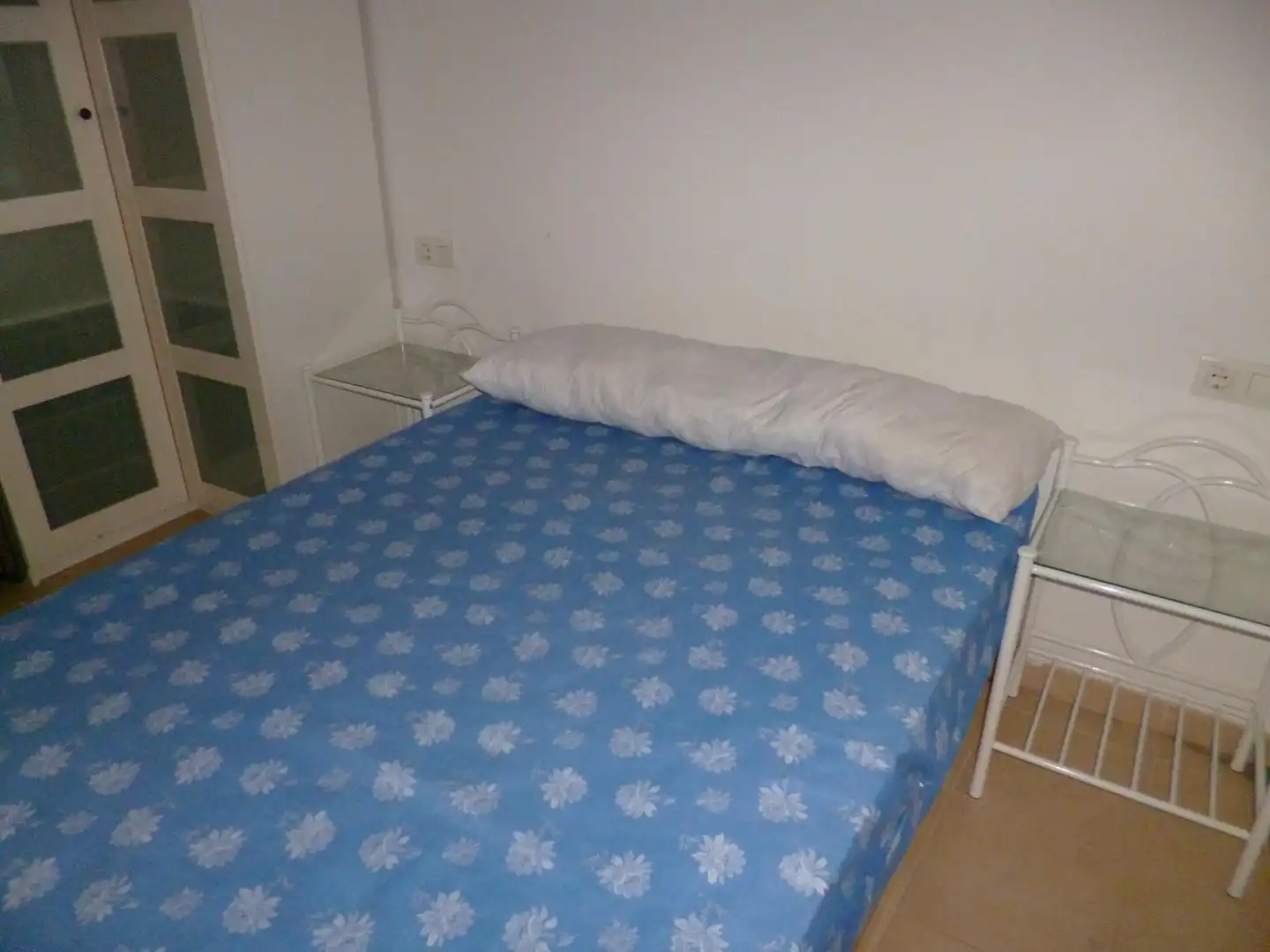 Habitación de Apartamento de alquiler en Granada con Calefacción y Amueblado